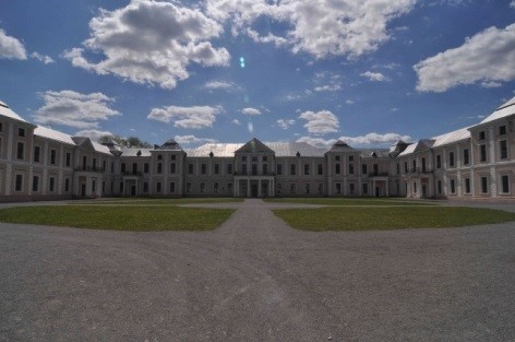 Вишнівець. Палацова площа