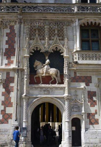 glavny vhod v zamok blua